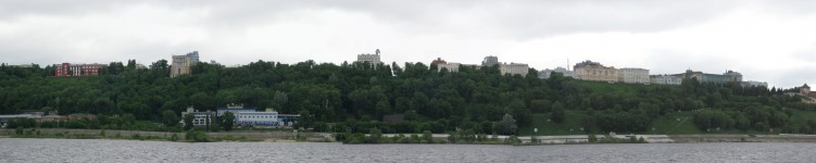 27 мая. ''Вниз по Волге реке, с Нижня Новгорода...''. Панорама Верхневолжской набережной. Автор Татьяна Шепелева