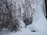 28 марта. Последний снег. Ледяная гора по дороге в Чебоксары. Автор Медяева Г.И., п. Шатки Нижегородской области