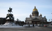 Исаакиевская площадь в Санкт-Петербурге: памятник императору Николаю I (проект О. Монферрана и П.К. Клодта) и Исаакиевский собор в Санкт-Петербурге. Февраль 2010 года. Фото Татьяны Шепелевой