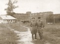 Антонин Полозов (справа) с однополчанином. 1946 год