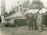 Вадим Викторович Теплов с коллегами на майской демонстрации. Фото из семейного архива Тепловых